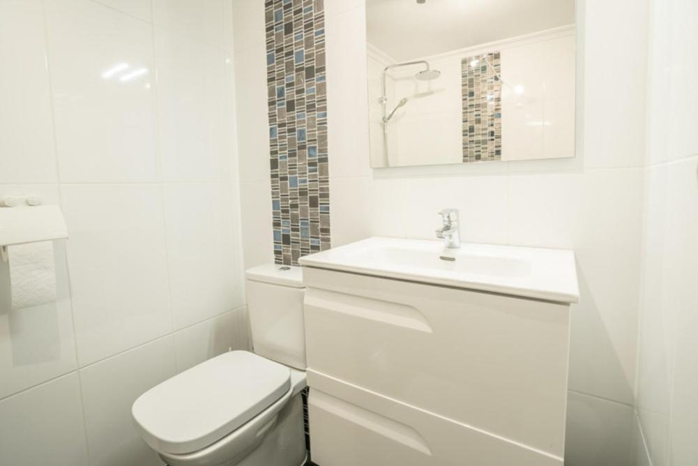 Black And White Apartment Free Wifi 로스크리스티아노스 외부 사진
