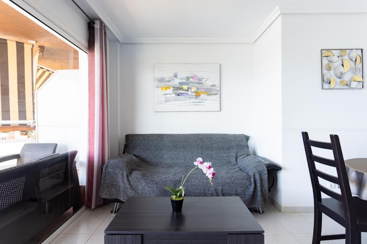 Black And White Apartment Free Wifi 로스크리스티아노스 외부 사진