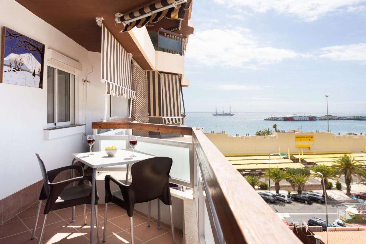 Black And White Apartment Free Wifi 로스크리스티아노스 외부 사진