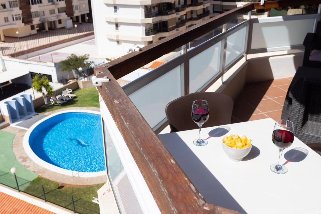 Black And White Apartment Free Wifi 로스크리스티아노스 외부 사진