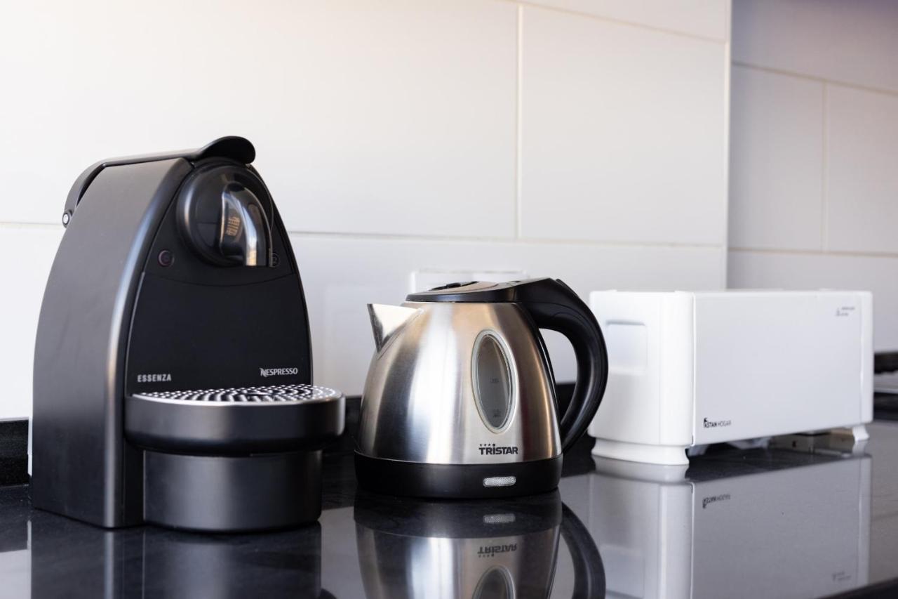 Black And White Apartment Free Wifi 로스크리스티아노스 외부 사진