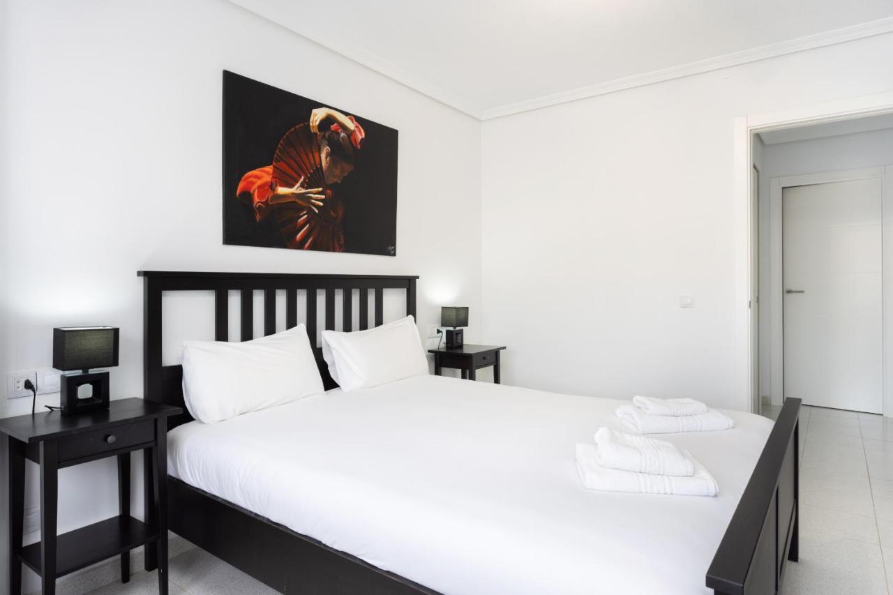 Black And White Apartment Free Wifi 로스크리스티아노스 외부 사진