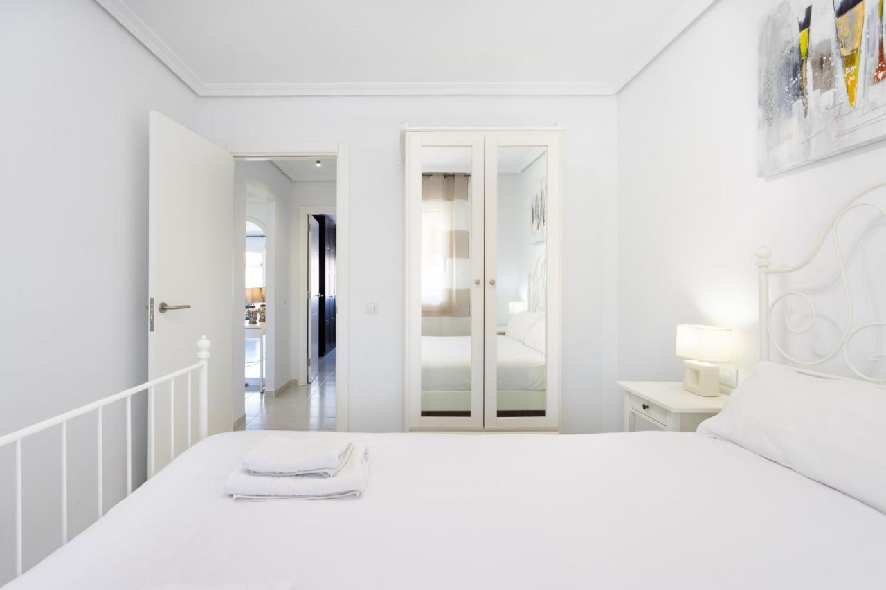 Black And White Apartment Free Wifi 로스크리스티아노스 외부 사진